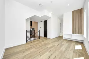 5030 Mallow St, Houston, TX 77033 - Photo 9