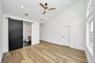 5030 Mallow St, Houston, TX 77033 - Photo 13