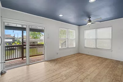 370 Ling Street, Bayou Vista, TX 77563 - Photo 5