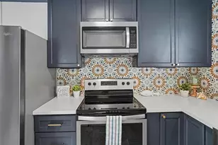 370 Ling St, Bayou Vista, TX 77563 - Photo 7