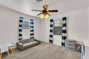 915 S 14th St, Nederland, TX 77627 - Photo 17