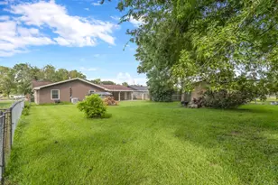 915 S 14th St, Nederland, TX 77627 - Photo 25