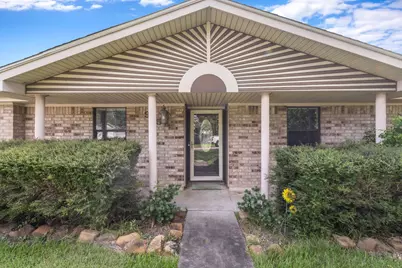 915 S 14th Street, Nederland, TX 77627 - Photo 3