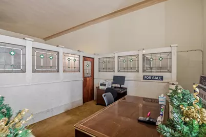 207 W Grand Avenue, Yoakum, TX 77995 - Photo 11