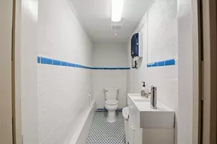 207 W Grand Ave, Yoakum, TX 77995 - Photo 23