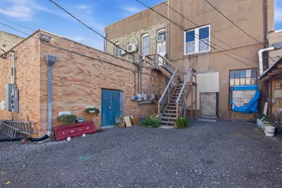 207 W Grand Avenue, Yoakum, TX 77995 - Photo 49