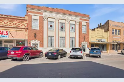 207 W Grand Avenue, Yoakum, TX 77995 - Photo 3