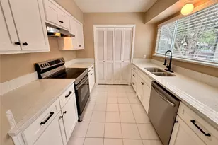 2301 Broadlawn Dr, Houston, TX 77058 - Photo 5