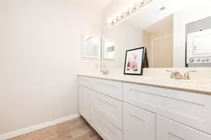 10051 Westpark Dr, Houston, TX 77042 - Photo 23