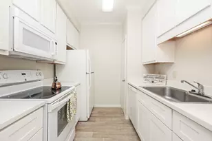 10051 Westpark Dr, Houston, TX 77042 - Photo 7