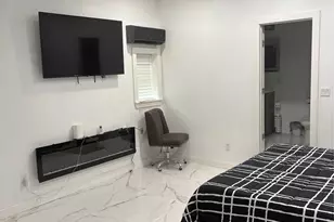1820 N MacGregor Way, Houston, TX 77023 - Photo 5