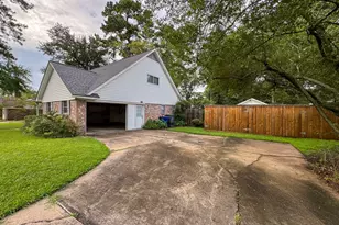 229 Hickory Dr, Huntsville, TX 77340 - Photo 5