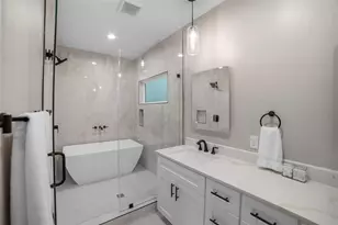 410 E 41st St, Houston, TX 77022 - Photo 13