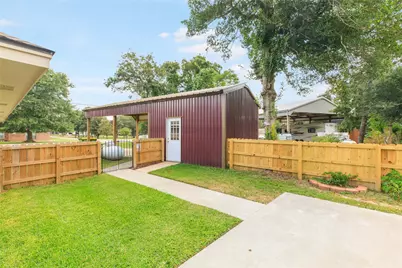 125 Golfview Drive, Hilltop Lakes, TX 77871 - Photo 5