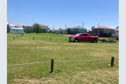 992 Meynig, Crystal Beach, TX 77650 - Photo 5