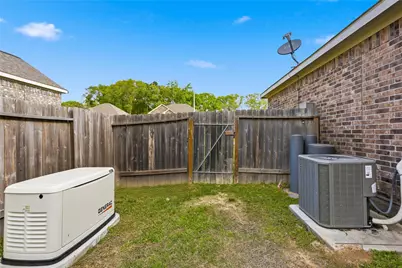 658 W Linnwood Drive, New Caney, TX 77357 - Photo 27