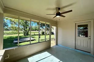 216 Sleepy Hollow Dr, Lake Jackson, TX 77566 - Photo 9