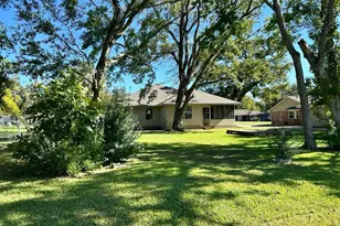 216 Sleepy Hollow Dr, Lake Jackson, TX 77566 - Photo 5