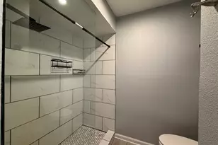 5005 Georgi Ln, Houston, TX 77092 - Photo 17