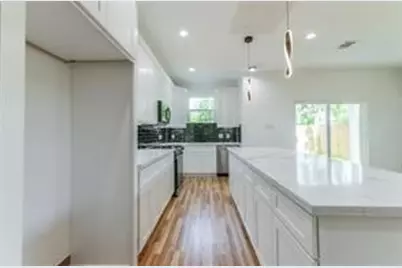 7330 Krueger Road #A and B, Houston, TX 77033 - Photo 9