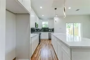 7330 Krueger Rd, Houston, TX 77033 - Photo 9