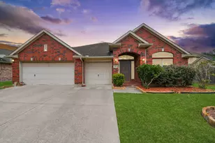 1103 Lake Shore Dr, Pearland, TX 77581 - Photo 1