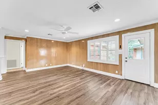 6327 Wynnwood Ln, Houston, TX 77008 - Photo 13