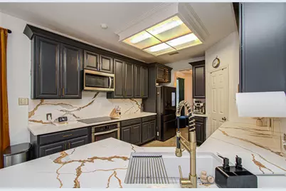 47 W Tallowberry Drive, The Woodlands, TX 77381 - Photo 5