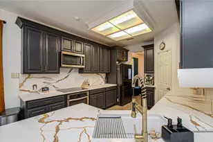 47 W Tallowberry Dr, The Woodlands, TX 77381 - Photo 5