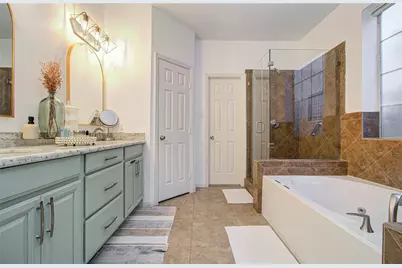 47 W Tallowberry Drive, The Woodlands, TX 77381 - Photo 19