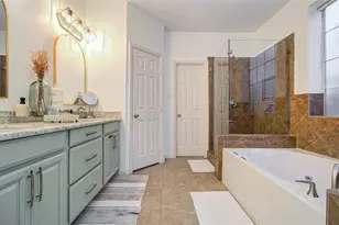 47 W Tallowberry Dr, The Woodlands, TX 77381 - Photo 19