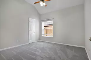 152 W Amberglow Cir, The Woodlands, TX 77381 - Photo 19