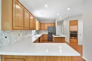 152 W Amberglow Cir, The Woodlands, TX 77381 - Photo 9