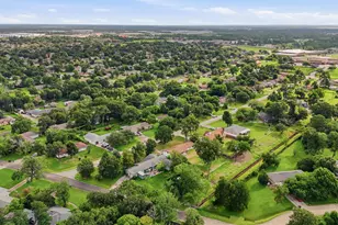102 Tanglewood St, Baytown, TX 77520 - Photo 27