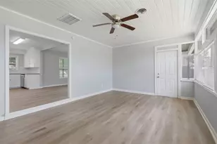 102 Tanglewood St, Baytown, TX 77520 - Photo 23