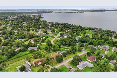 102 Tanglewood Street, Baytown, TX 77520 - Photo 29