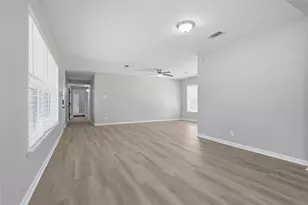 102 Tanglewood St, Baytown, TX 77520 - Photo 11