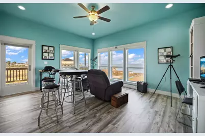 1042 N Margaret Road, Gilchrist, TX 77617 - Photo 11