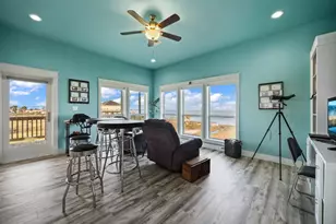 1042 N Margaret Rd, Gilchrist, TX 77617 - Photo 11