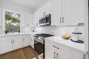 7710 Sky Dweller Dr, Houston, TX 77055 - Photo 9