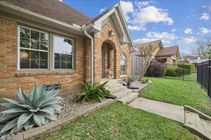 2108 White Oak Dr, Houston, TX 77009 - Photo 1