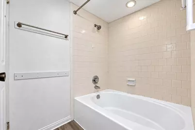 2011 Spenwick Drive #724, Houston, TX 77055 - Photo 11