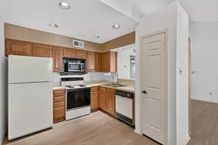 2011 Spenwick Dr, Houston, TX 77055 - Photo 5