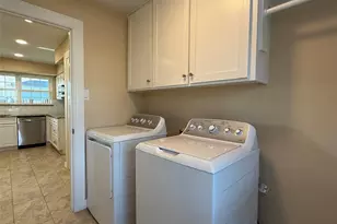 318 Big Hollow Ln, Houston, TX 77042 - Photo 9