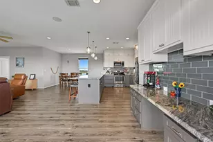 7119 Beau Rue St, Hitchcock, TX 77563 - Photo 7