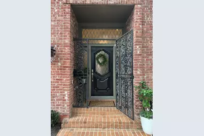 7530 Chevy Chase Drive, Houston, TX 77063 - Photo 3