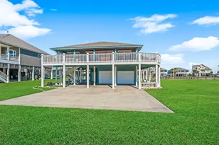 3225 Sea Castle Dr, Crystal Beach, TX 77650 - Photo 1