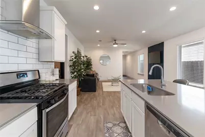 12821 Barnsbury Lane Lane, Houston, TX 77047 - Photo 9