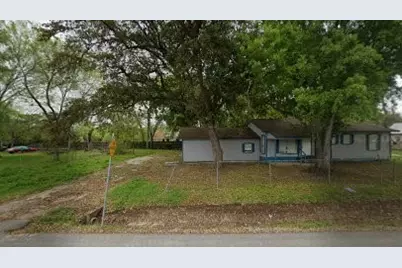 2106 Travis Street, West Orange, TX 77630 - Photo 3