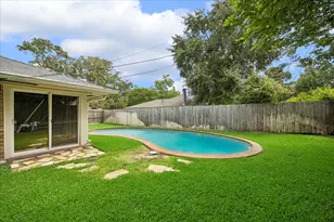 8443 Westview Dr, Houston, TX 77055 - Photo 17